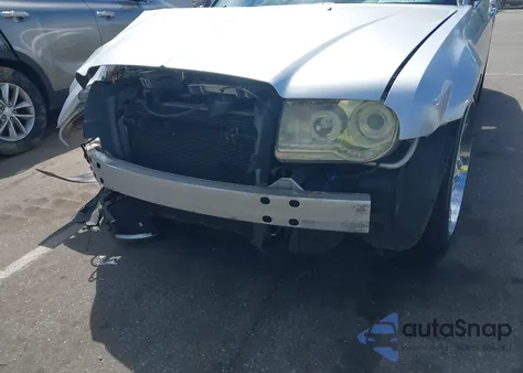 2005 Chrysler 300C z USA, uszkodzony, nr VIN 2C3JA63H85H572267